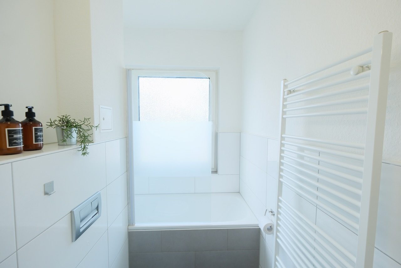 Badewanne mit Dusche