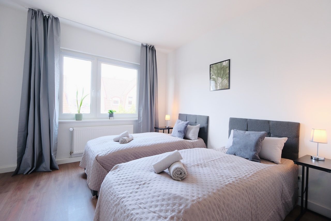 Zweites Schlafzimmer mit zwei Einzelbetten